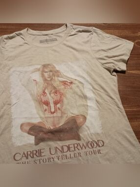 CARRIE UNDERWOOD CONCERT T-SHIRT - XL // Country Music Tour Tee Shirt